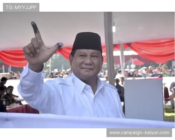 印尼前总统佐科威吊唁梭罗宫廷PB XIII国王