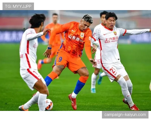 专业足球场比例首次过半，中超硬件设施迎里程碑式提升